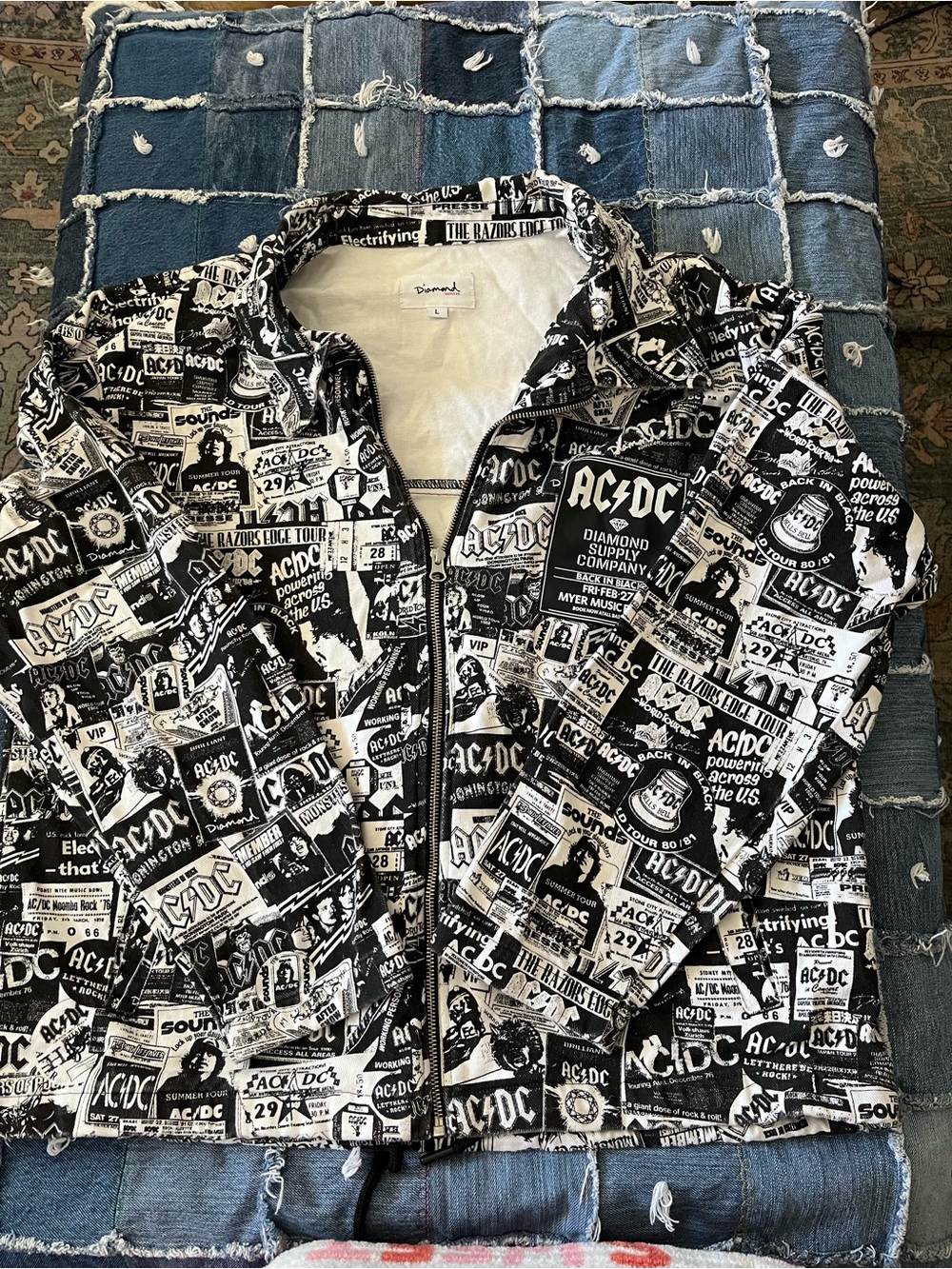 Black and White AC/DC World Tour Men’s Large. #Band #collector #concert #Y2K